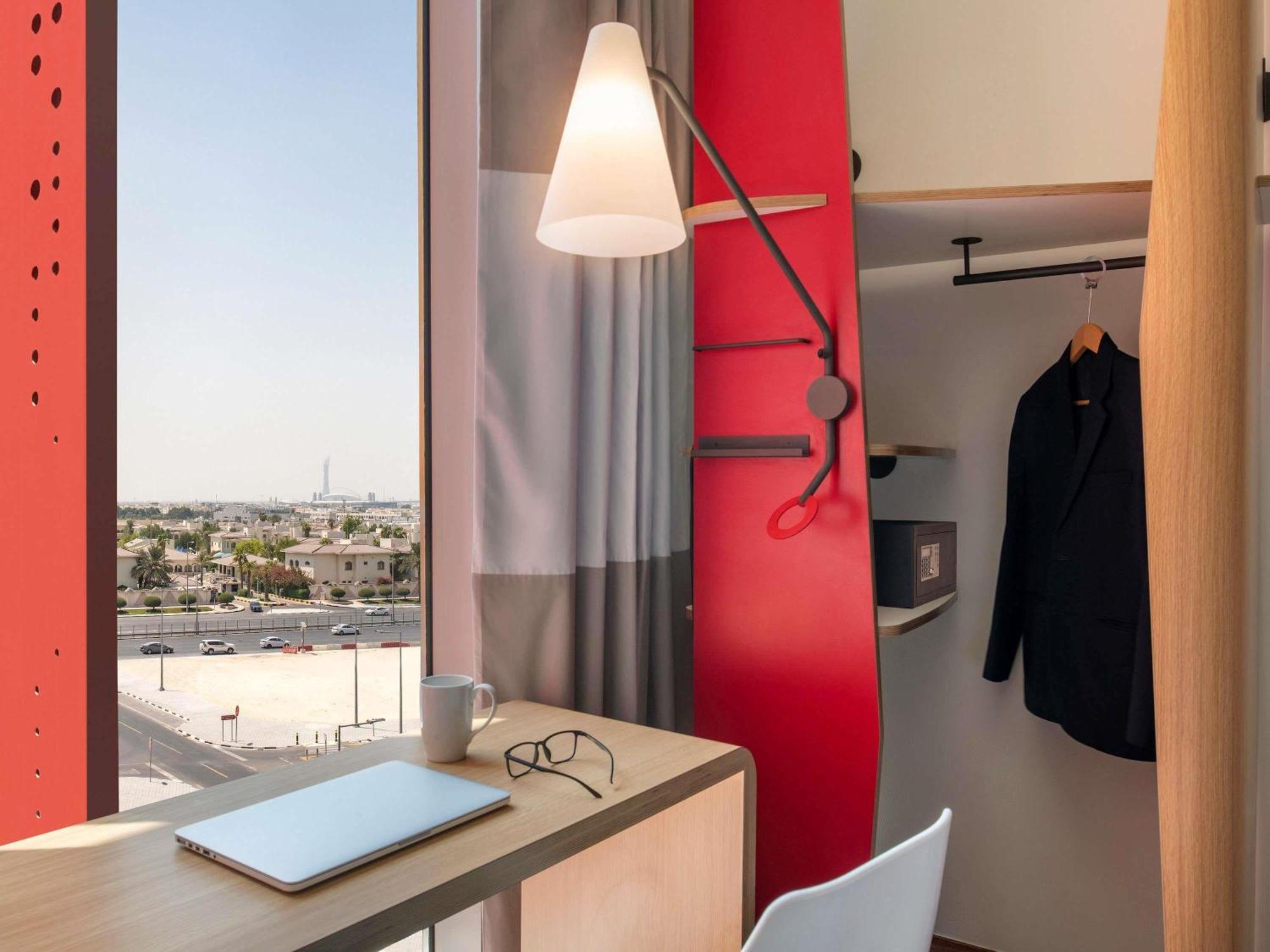 Standard Zweibettzimmer mit Poolblick
